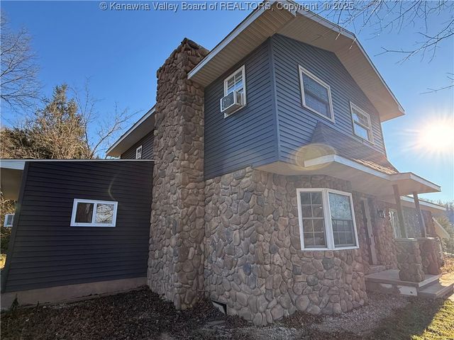 7904 Sissonville Drive, Sissonville, WV 25320