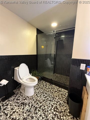 7904 Sissonville Drive, Sissonville, WV 25320