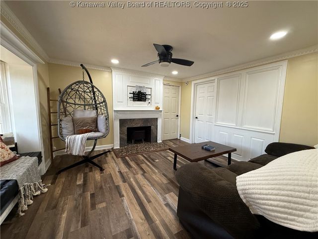 7904 Sissonville Drive, Sissonville, WV 25320