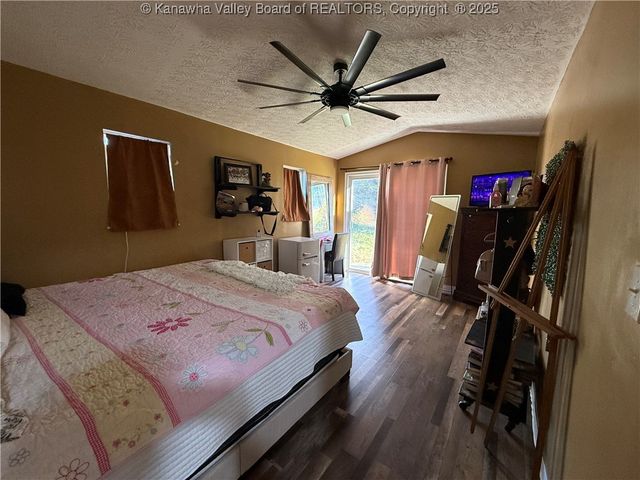 7904 Sissonville Drive, Sissonville, WV 25320