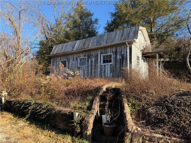 7904 Sissonville Drive, Sissonville, WV 25320