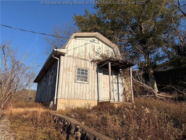 7904 Sissonville Drive, Sissonville, WV 25320