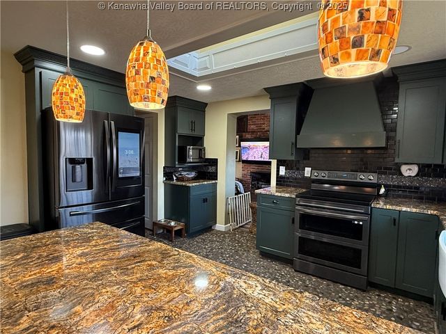 7904 Sissonville Drive, Sissonville, WV 25320