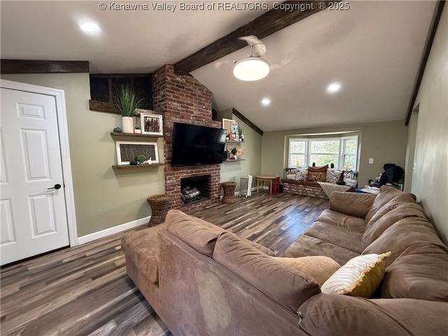 7904 Sissonville Drive, Sissonville, WV 25320