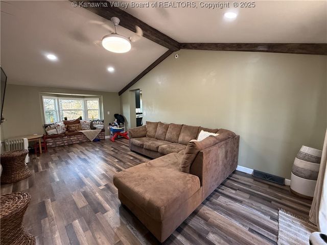 7904 Sissonville Drive, Sissonville, WV 25320