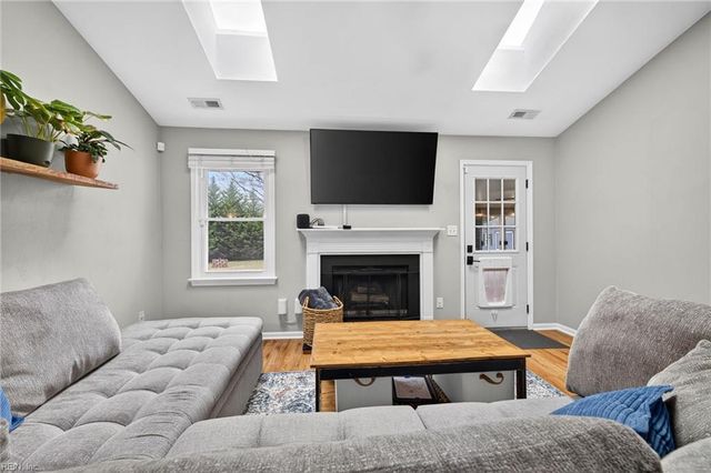 524 N Hills DR, Chesapeake, VA 23320