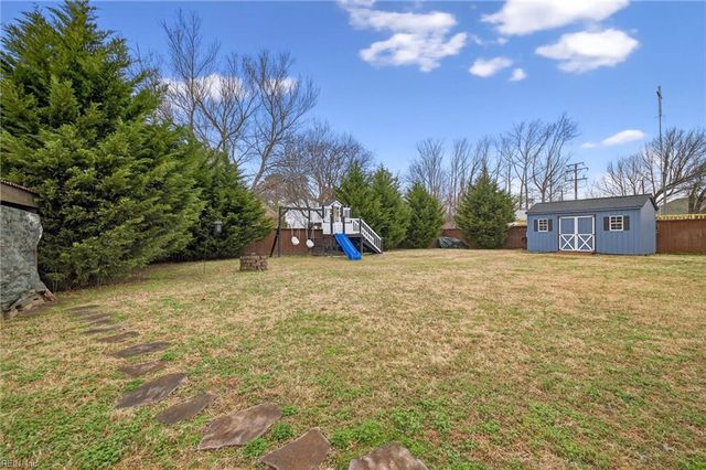 524 N Hills DR, Chesapeake, VA 23320