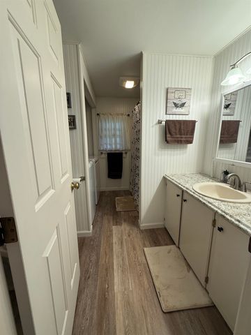8 Sir Lancelot Drive, Exeter, NH 03833