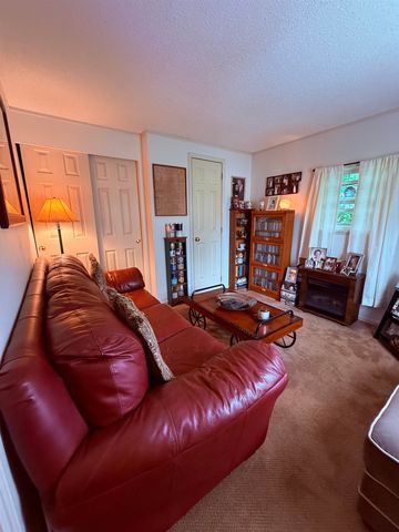 8 Sir Lancelot Drive, Exeter, NH 03833