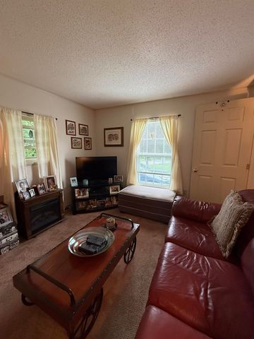 8 Sir Lancelot Drive, Exeter, NH 03833