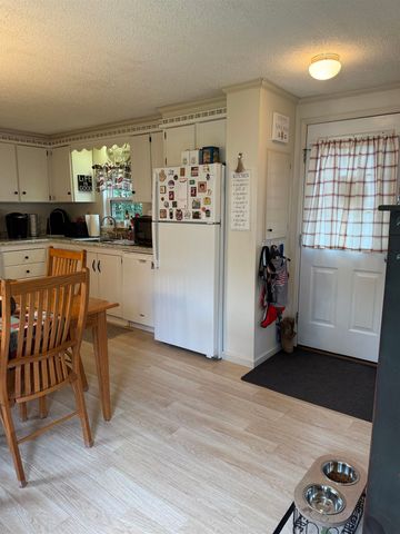 8 Sir Lancelot Drive, Exeter, NH 03833