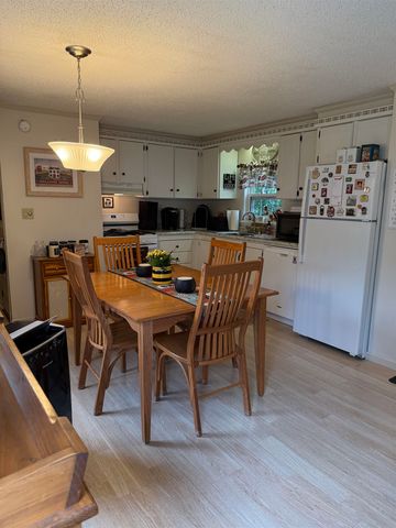 8 Sir Lancelot Drive, Exeter, NH 03833