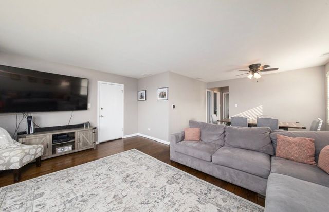 8735 N Wisner Street 2, Niles, IL 60714