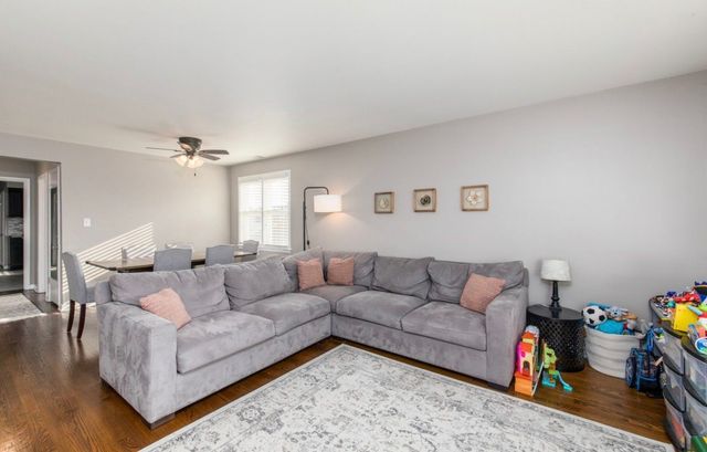 8735 N Wisner Street 2, Niles, IL 60714