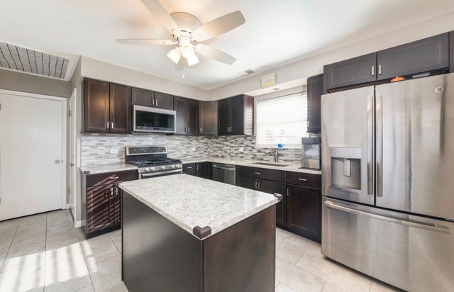 8735 N Wisner Street 2, Niles, IL 60714