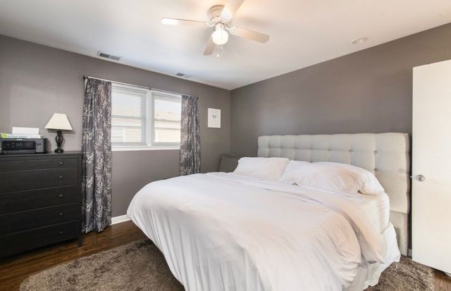 8735 N Wisner Street 2, Niles, IL 60714