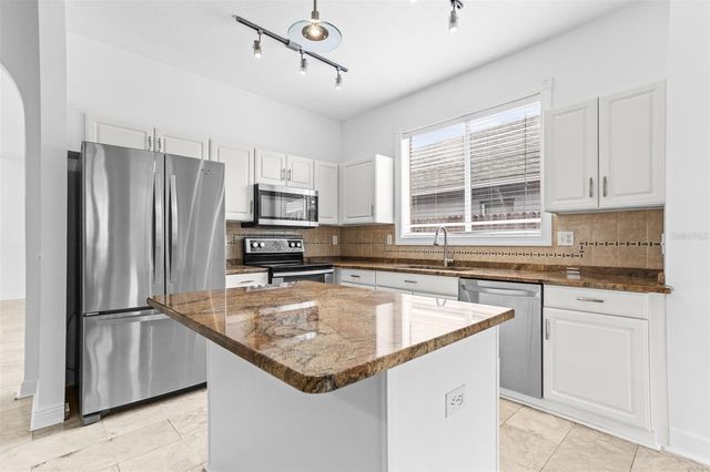 18120 PALM BREEZE DRIVE, Tampa, FL 33647