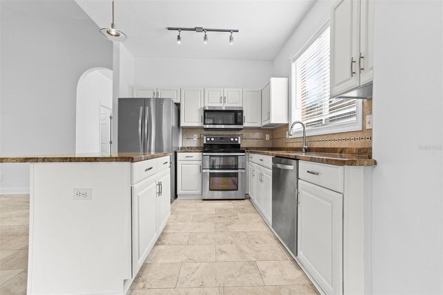 18120 PALM BREEZE DRIVE, Tampa, FL 33647