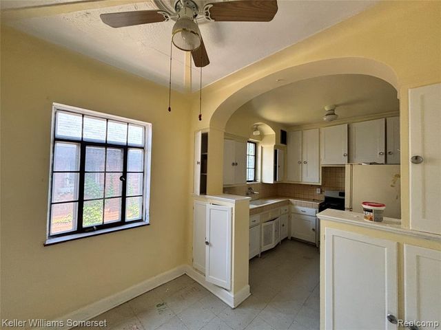2943 Leslie Street, Detroit, MI 48238