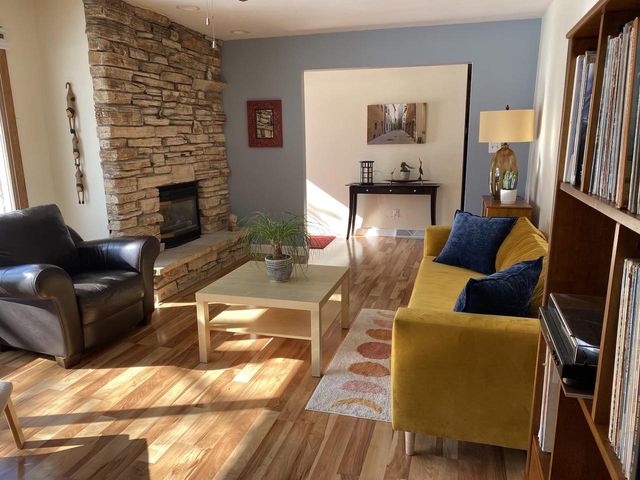 2627 OAKCREST DRIVE, Neenah, WI 54956