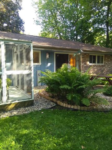 2627 OAKCREST DRIVE, Neenah, WI 54956