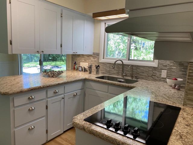 2627 OAKCREST DRIVE, Neenah, WI 54956