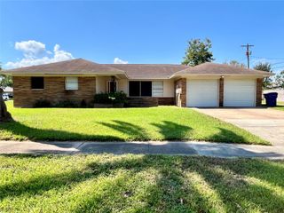 2005 2nd Street N, Texas City, TX 77590