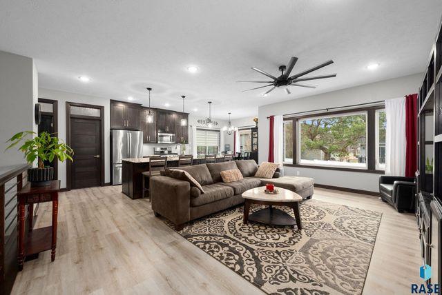 104 E Birchwood Dr Drive, Brandon, SD 57005