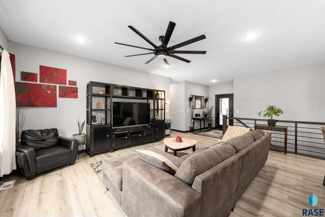 104 E Birchwood Dr Drive, Brandon, SD 57005