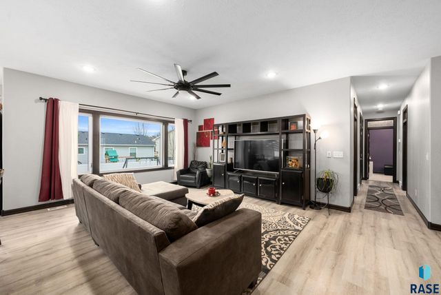 104 E Birchwood Dr Drive, Brandon, SD 57005