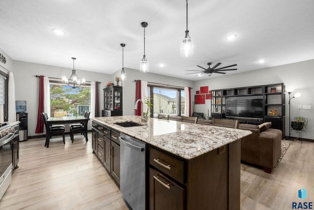 104 E Birchwood Dr Drive, Brandon, SD 57005