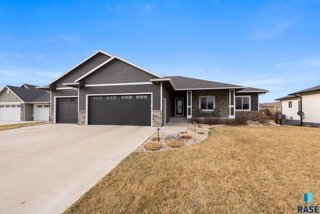 104 E Birchwood Dr Drive, Brandon, SD 57005