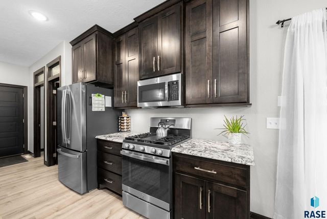 104 E Birchwood Dr Drive, Brandon, SD 57005