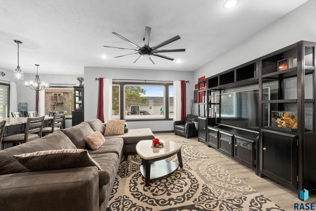 104 E Birchwood Dr Drive, Brandon, SD 57005