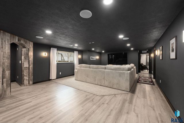 104 E Birchwood Dr Drive, Brandon, SD 57005