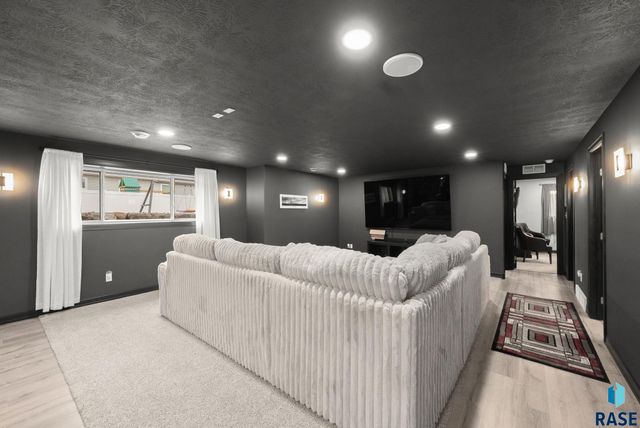 104 E Birchwood Dr Drive, Brandon, SD 57005