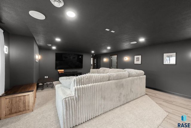 104 E Birchwood Dr Drive, Brandon, SD 57005