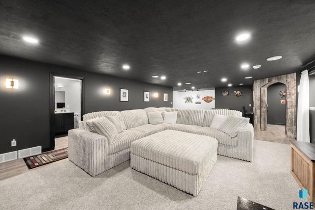 104 E Birchwood Dr Drive, Brandon, SD 57005