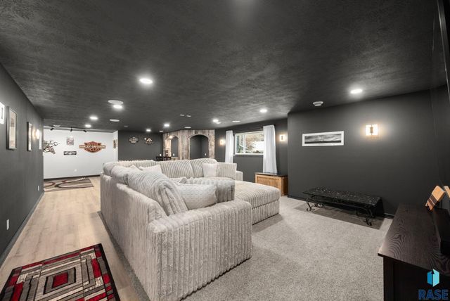 104 E Birchwood Dr Drive, Brandon, SD 57005