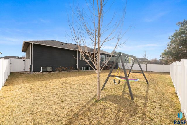 104 E Birchwood Dr Drive, Brandon, SD 57005