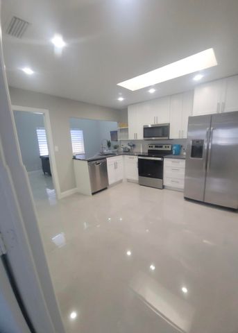 404 SE 6th Avenue, Deerfield Beach, FL 33441