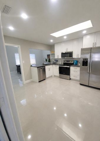 404 SE 6th Avenue, Deerfield Beach, FL 33441