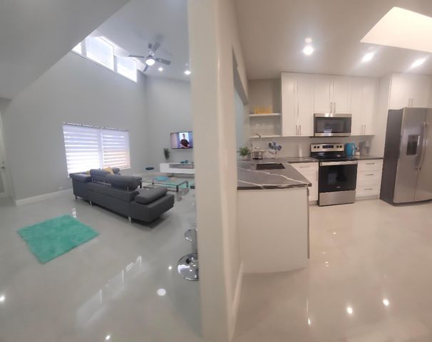 404 SE 6th Avenue, Deerfield Beach, FL 33441