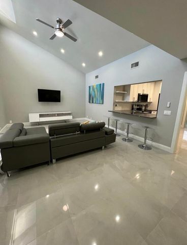 404 SE 6th Avenue, Deerfield Beach, FL 33441