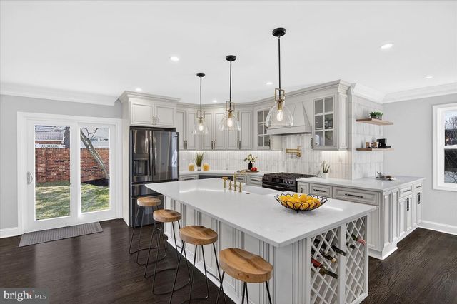 1607 N GLEBE RD, Arlington, VA 22207