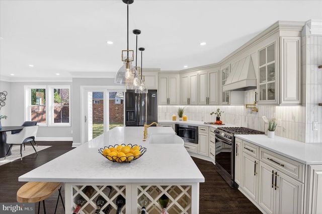 1607 N GLEBE RD, Arlington, VA 22207