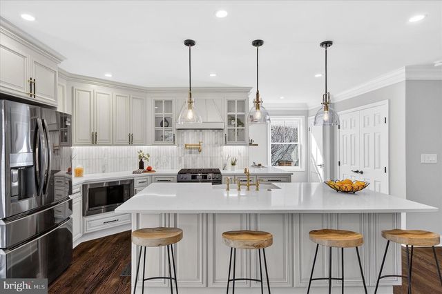 1607 N GLEBE RD, Arlington, VA 22207