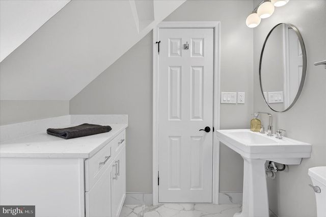 1607 N GLEBE RD, Arlington, VA 22207