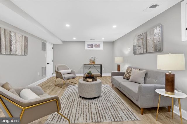 1607 N GLEBE RD, Arlington, VA 22207