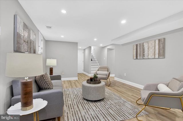 1607 N GLEBE RD, Arlington, VA 22207